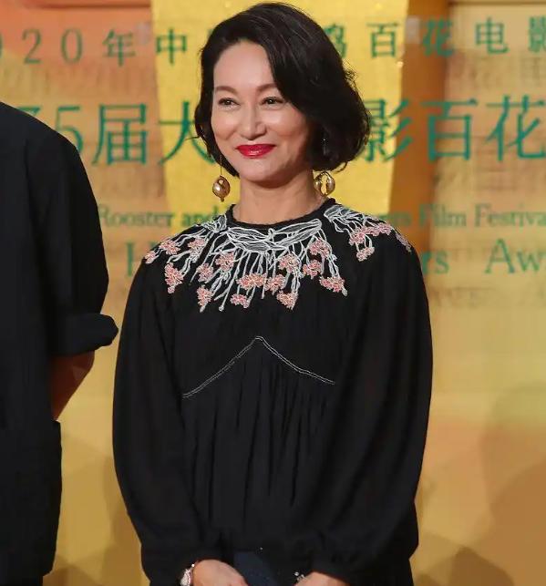 你知道咱们内地的娱乐圈有多好混吗？惠英红大家都都知道吧？在香港那也是响当当的