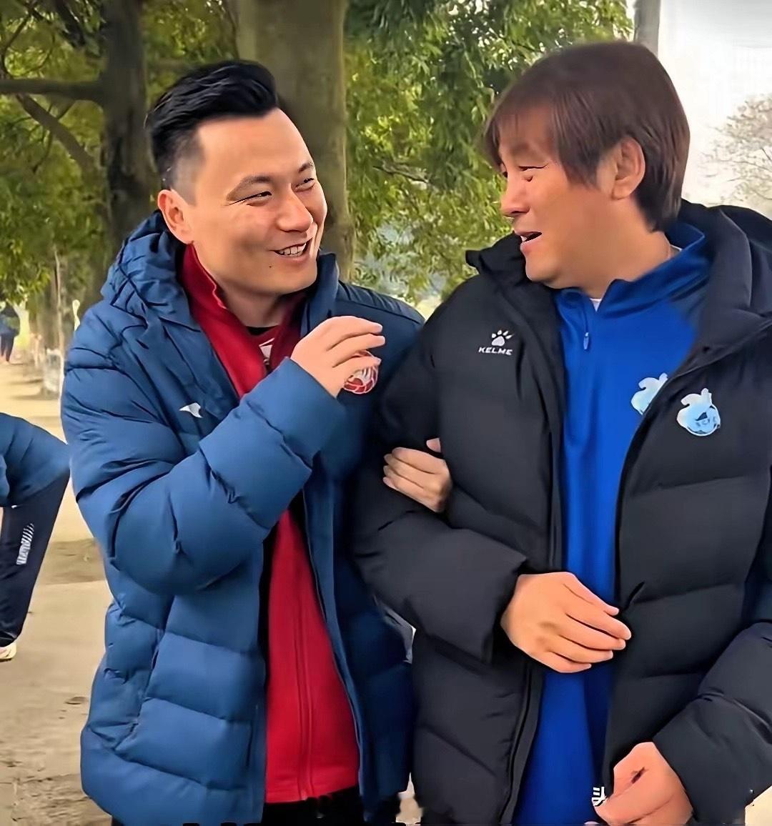 前国脚李玮峰认为，现在很难找到像郜林这样的前锋了，郜林和张玉宁比的话也要略胜一筹