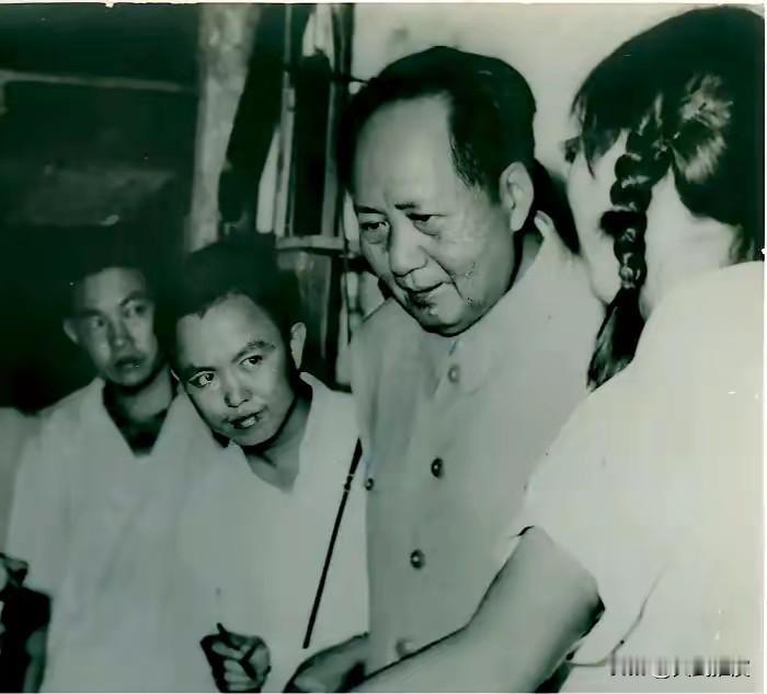 卢麒元说，70年代35元工资能养活一家人，如今6000元都不行,为什么？这