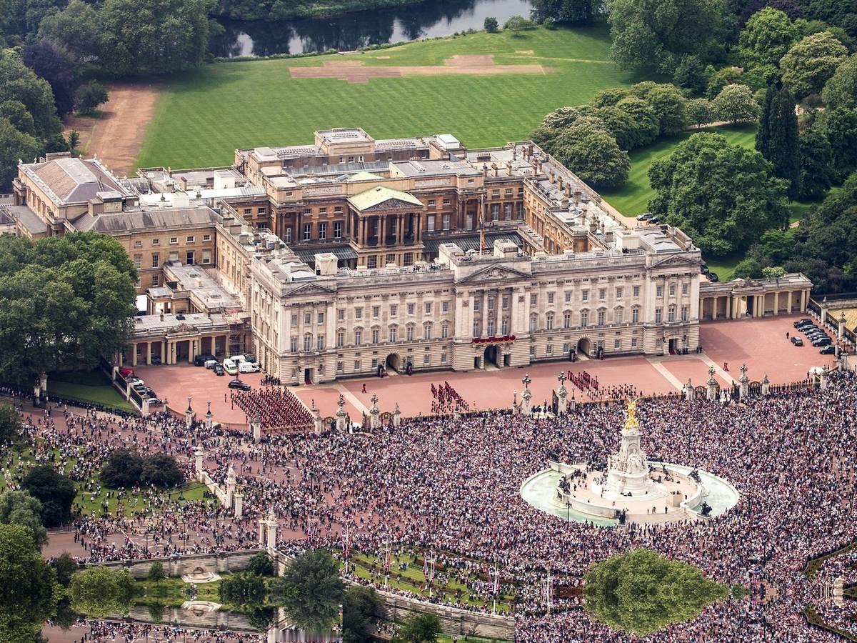 全英国都吵翻了！6月25日，英国王室公布的一项安排引发舆论震动：查尔斯三世与卡米