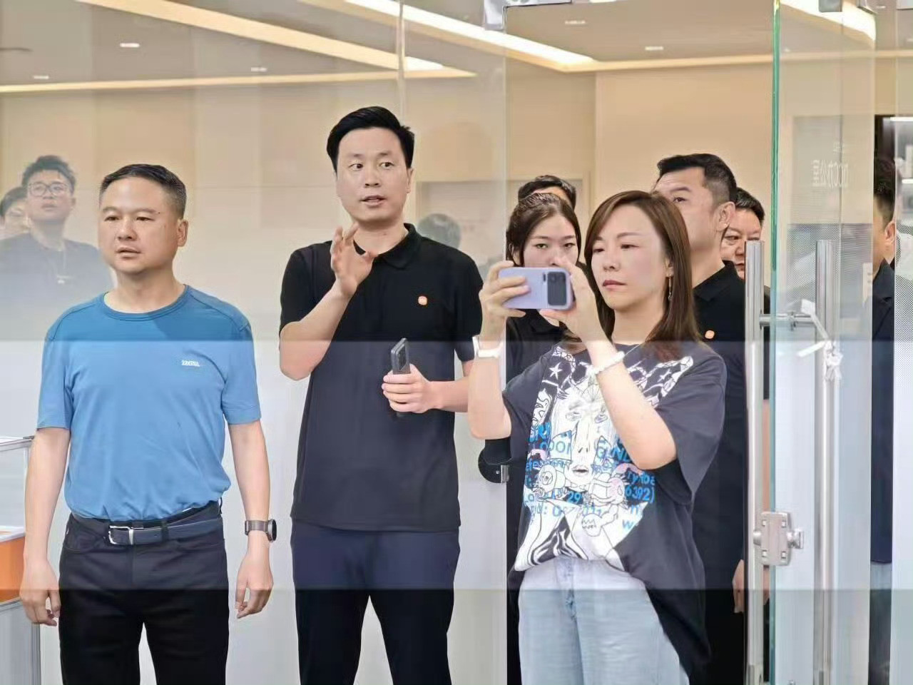 其实也还好，等真机多看看就顺眼了，就像之前的小米11Ultra。​​​