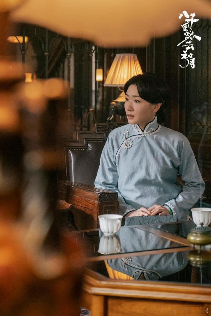 丁玉娇淋过雨所以想给别人撑伞追《八千里路云和月》真的被丁玉娇戳中软肋，自己啃着