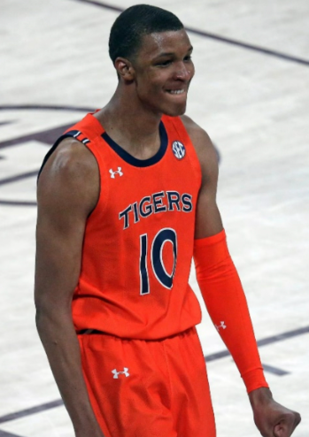 火箭防守三分下降了，原因是球员总是绕掩护去防守。尤其是这赛季阿门。要么就换防，要