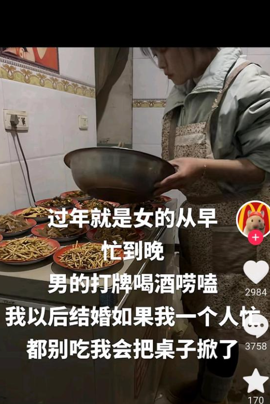 全家最肺雾的人回到房间拿起了键盘