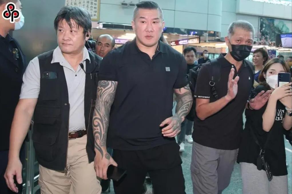 网红“馆长”陈之汉返回台湾说了4句话，反应出他此番大陆行后的3大改变:1.确实认