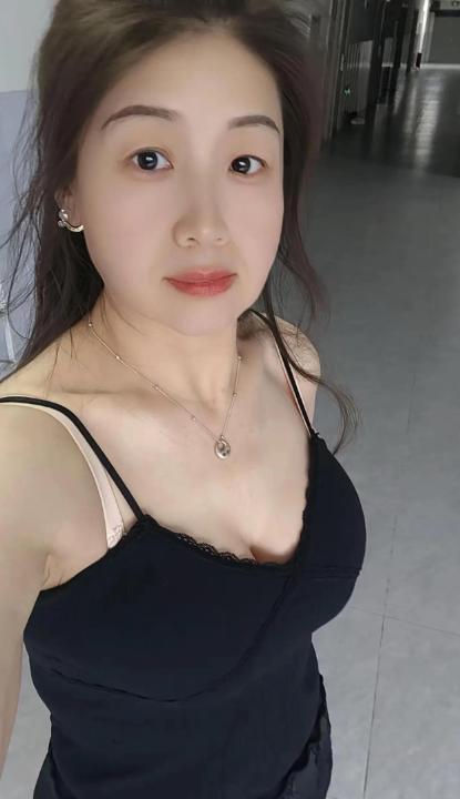 45岁离异女子征婚，可以同居先试婚，双方认为满意后领证，你心动了吗？刚刷到一条