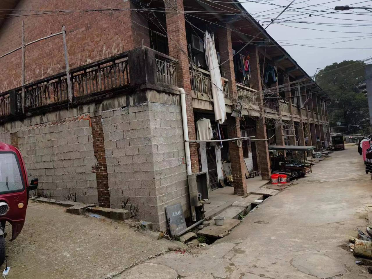 你无法想象，高鲜靓丽的长沙大王山，在10多年前还是这个老旧的样子。说到长沙大王