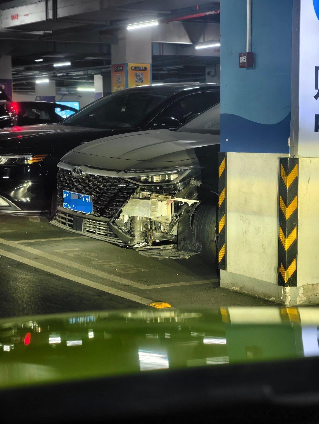 这么着急用车吗，不换个保险杠再开出来！