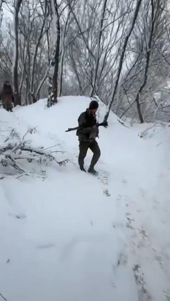 2025年12月28日，乌克兰军队在暴风雪中于瓦尔瓦罗夫卡以西向拉夫诺波列方向发