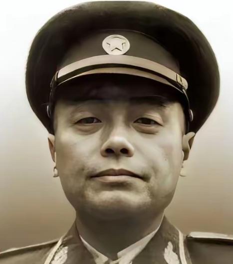 1929年，十八岁富家小姐毅然嫁入红军，新婚之夜丈夫骤然离去杳无音信。时隔两年
