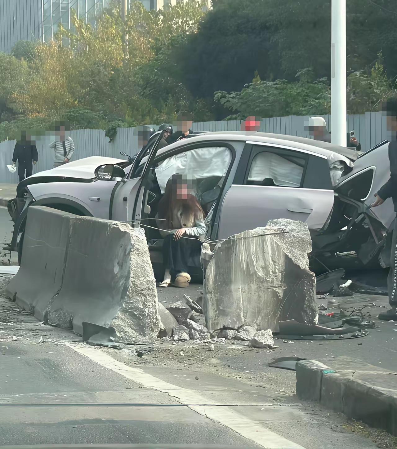 这台的什么车？底盘强度跟纸糊一样的？