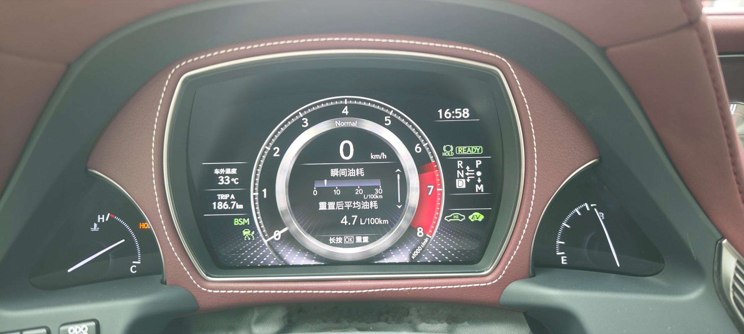 一台老款的雷克萨斯带一台V63.5升增程器和一块儿被手机生产商淘汰了快半个世纪