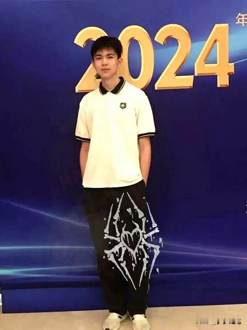 刷到这个大连小伙,我沉默了。全国物理竞赛金牌,全国第七。直接保送清北。这剧