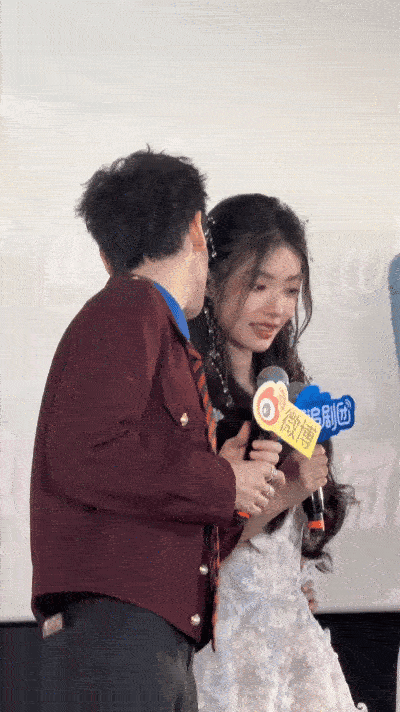 罗云熙林允，你们嗑到了吗？[吃瓜][吃瓜][吃瓜]罗云熙掀开林允头纱​​​