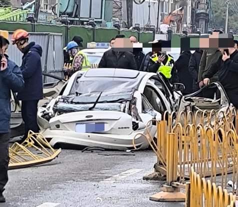 武汉龙门吊倒塌事故致1死1伤这种事故完全可以避免，操作者都是抱着侥幸心理。作业期