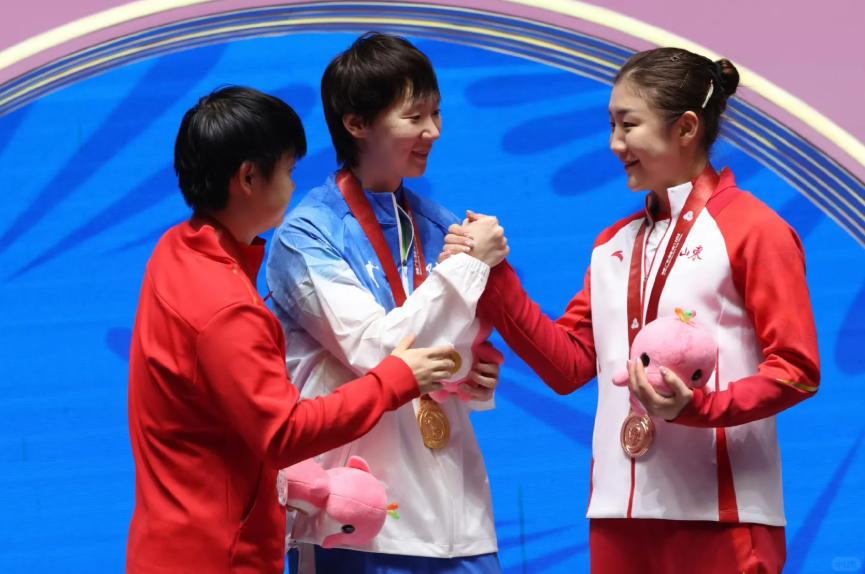 早上刷了一会书，感动这些瞬间，昨天王曼昱2-1孙颖莎就睡了，早上起来看到了王曼昱