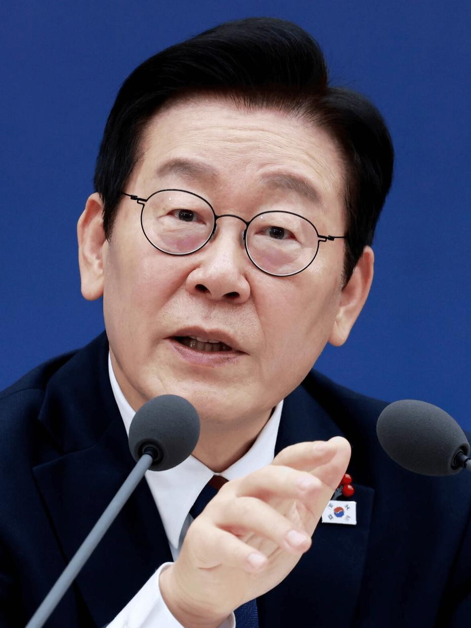 不得不说在9月28日，韩国总统李在明在社交平台发文，强调韩美同盟居于首位，但妥善