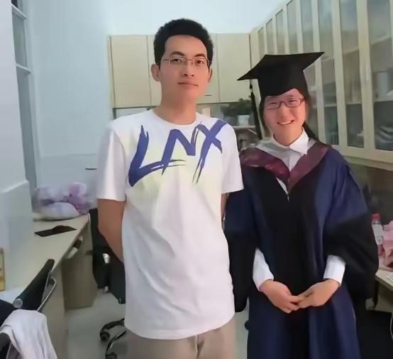 付磊事件终于反转！原配长文首度发声，隐忍多年真相全曝光。面对漫天流言，这位隐