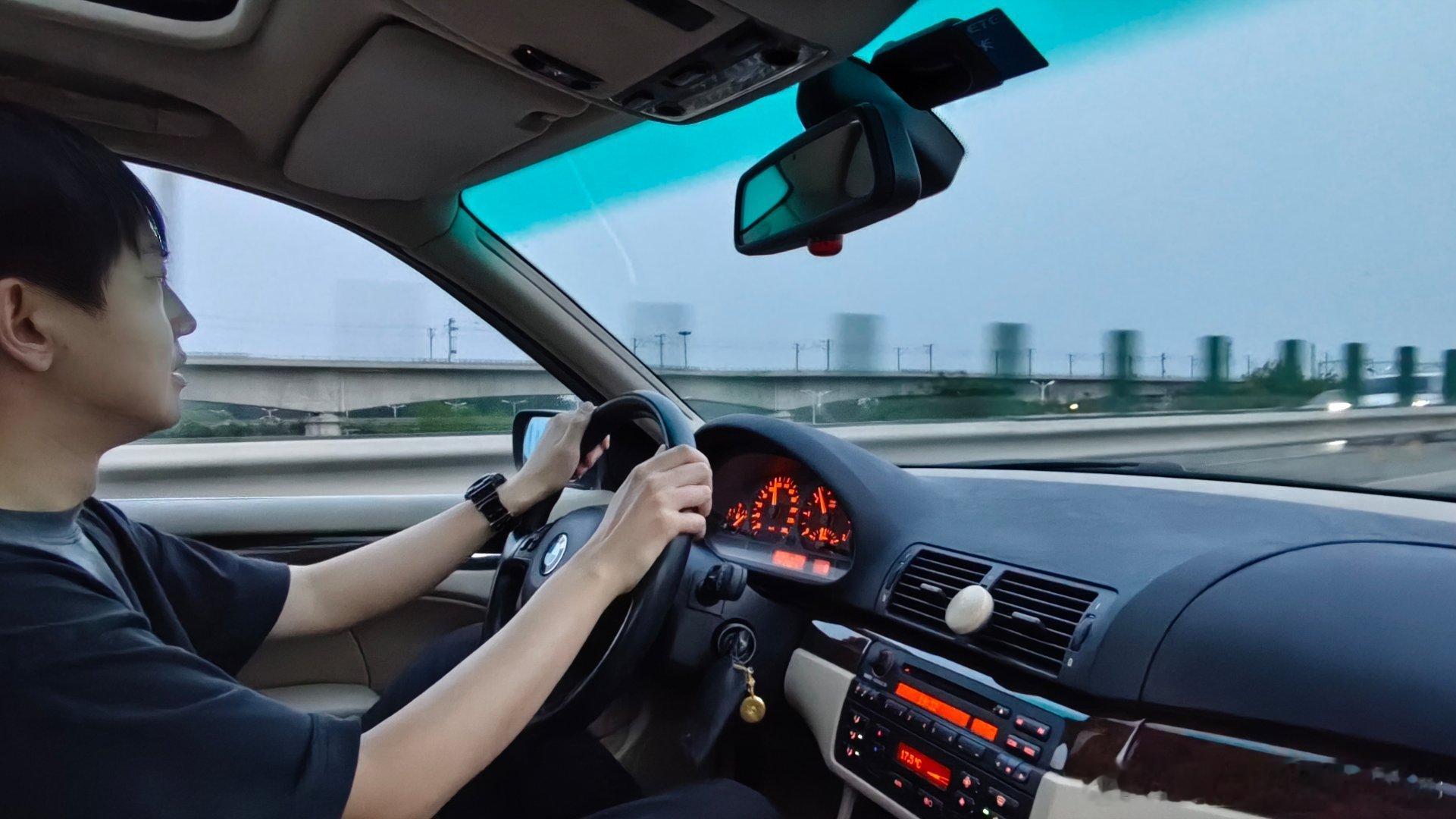 让年轻的制作人们都体验下老车，他们才更知道我在说什么。​​​