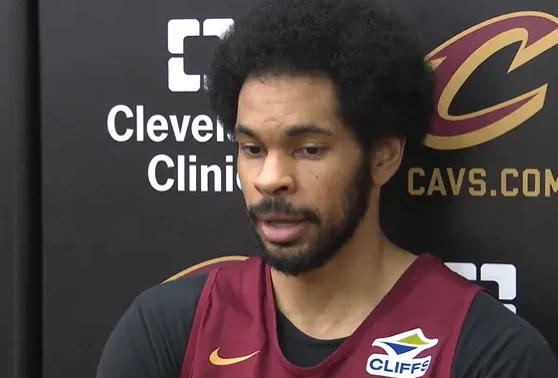 骑士内线贾勒特-阿伦谈到自己的膝盖伤情。阿伦表示他的膝盖伤势正在好转，已接近"