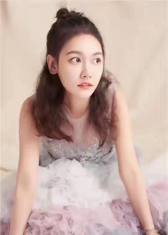 1.孙骁骁身边有好几位要好的男性闺蜜，这些人经常会在她老公出差的时候来家里玩。2