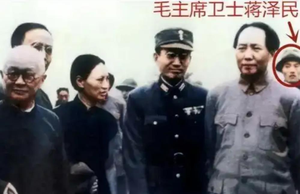 🌞毛主席去重庆谈判时，中央派了六位高手保护他的安全，就是著名的“一虎二龙三