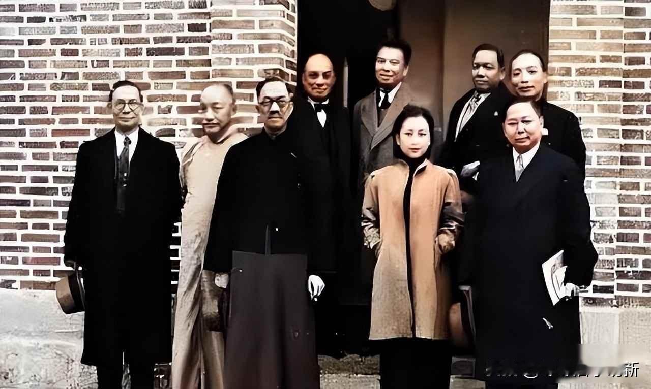 她靠男人上位，被时代抛弃，最后却活成历史符号蓝业珍不是什么大户人家的小姐，她