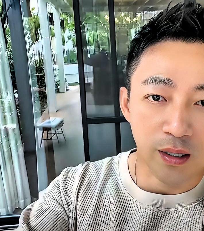 别被汪小菲那条健身视频骗了。他这个五一假期，陪的是新媳妇，赏的是兰姐的花，唯独把