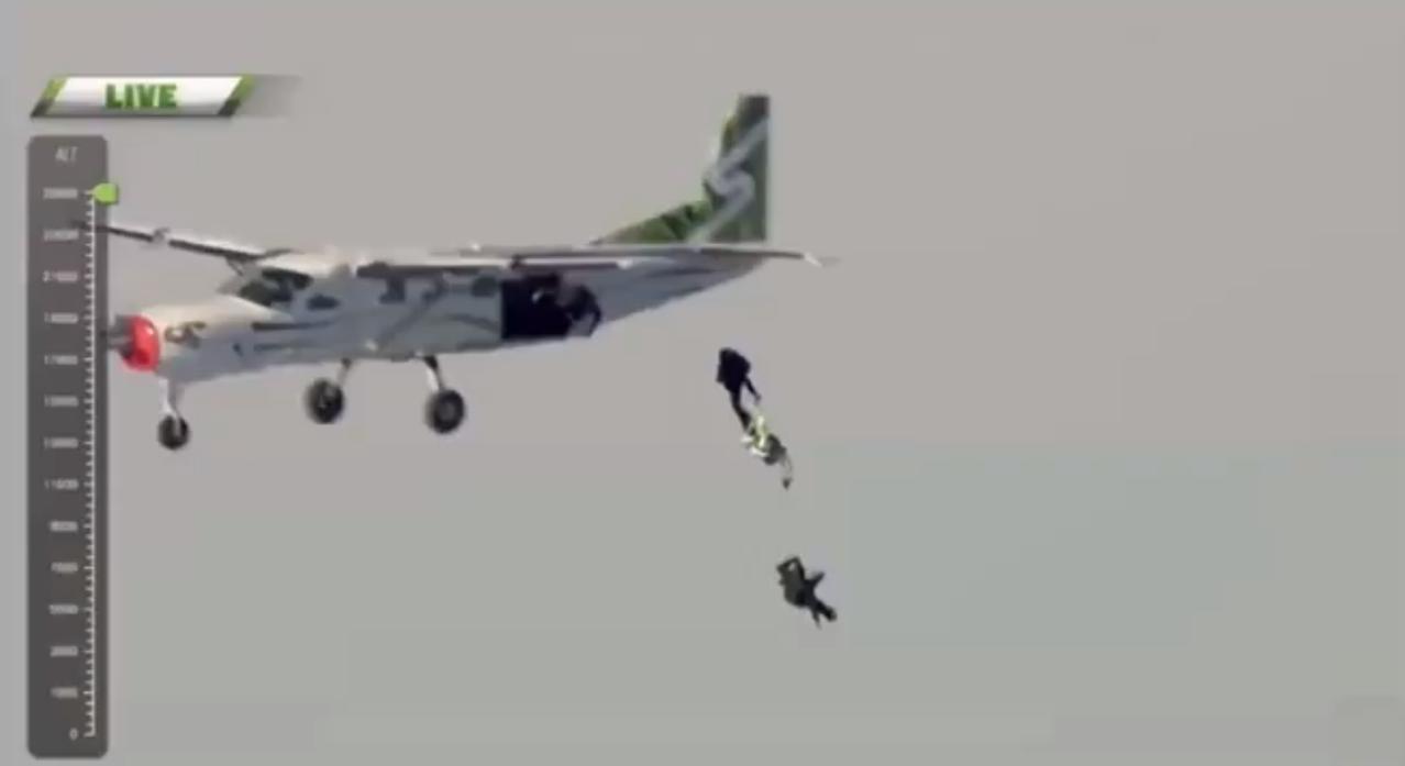 卢克·艾金斯在2016年创下的那项惊人纪录：他从7620米（25000英尺）的高