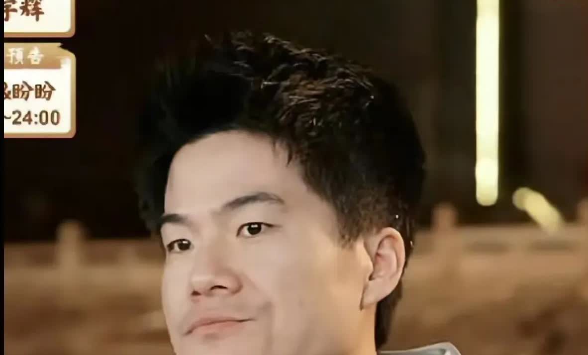 董宇辉亲口承认外场花费巨大，曾经在西溪湿地直播时搭了一个台子就花了二十万，就为了