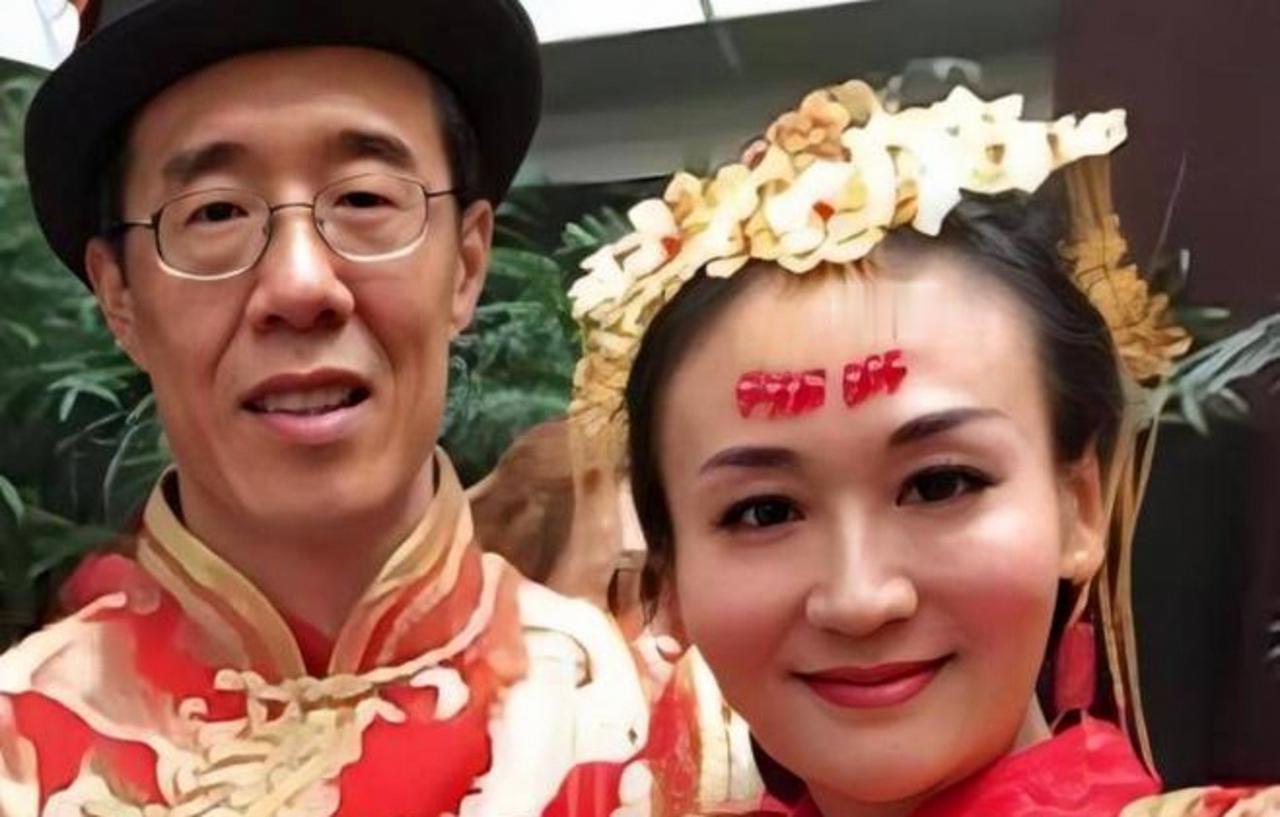 前央视女主持曹晴毅然放弃国内风光无限的“铁饭碗”，满心欢喜远嫁大20岁的美国全科
