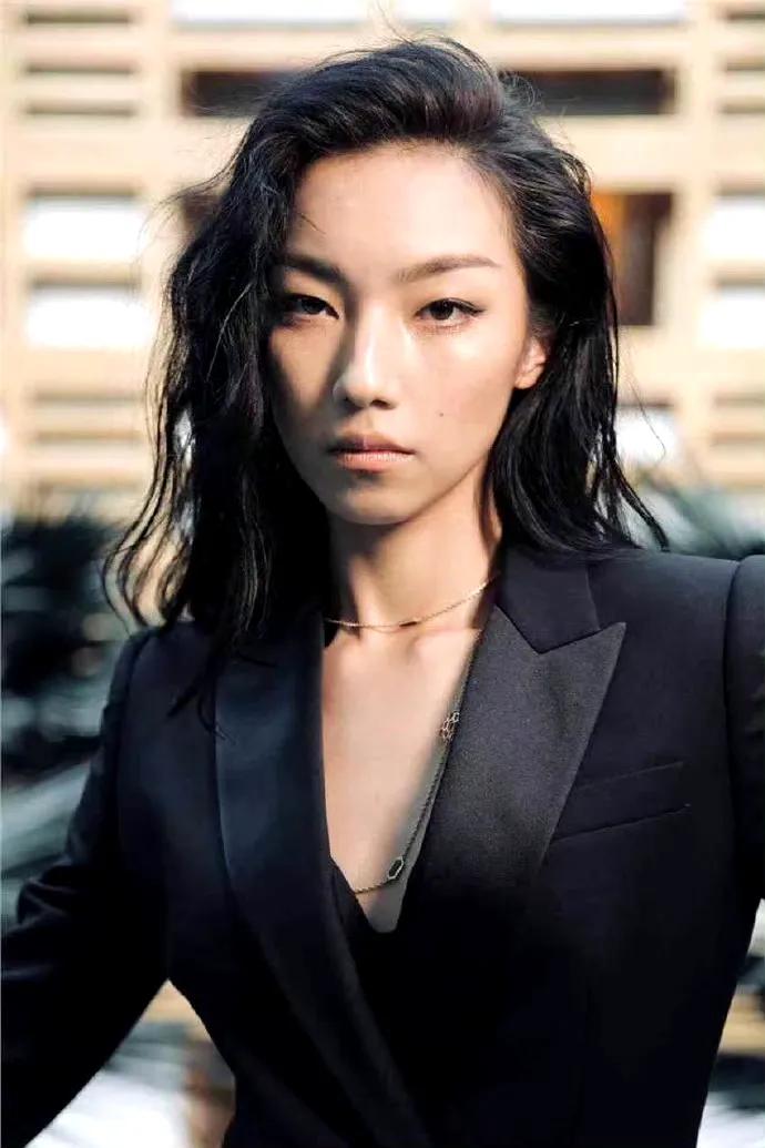 那尔那茜这回是彻底塌房了！她不仅是没有契约精神，还涉嫌学历造假。那尔那茜当