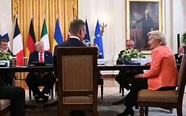 12月4日，俄罗斯《消息报》发文:“俄乌进入战争后期，美日欧三方正形成围剿东亚的