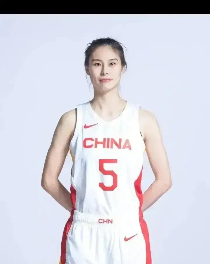 中国女篮巅峰对决，四川女篮一败再败，连续在关键比赛中输给广东女篮，原因何在？我