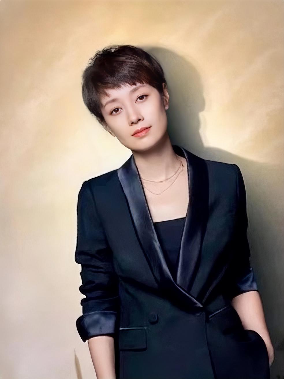 马伊琍：“赚钱非常不容易，所以我从来都不乱花钱。从小我妈妈就一直说，你有十块钱，