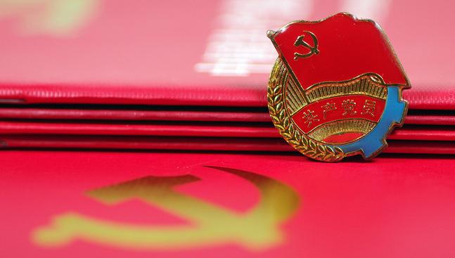 拿下苗华、何卫东后，军队内部又有大动作，不怕议论不护短，刀刃向内开始整风了。12