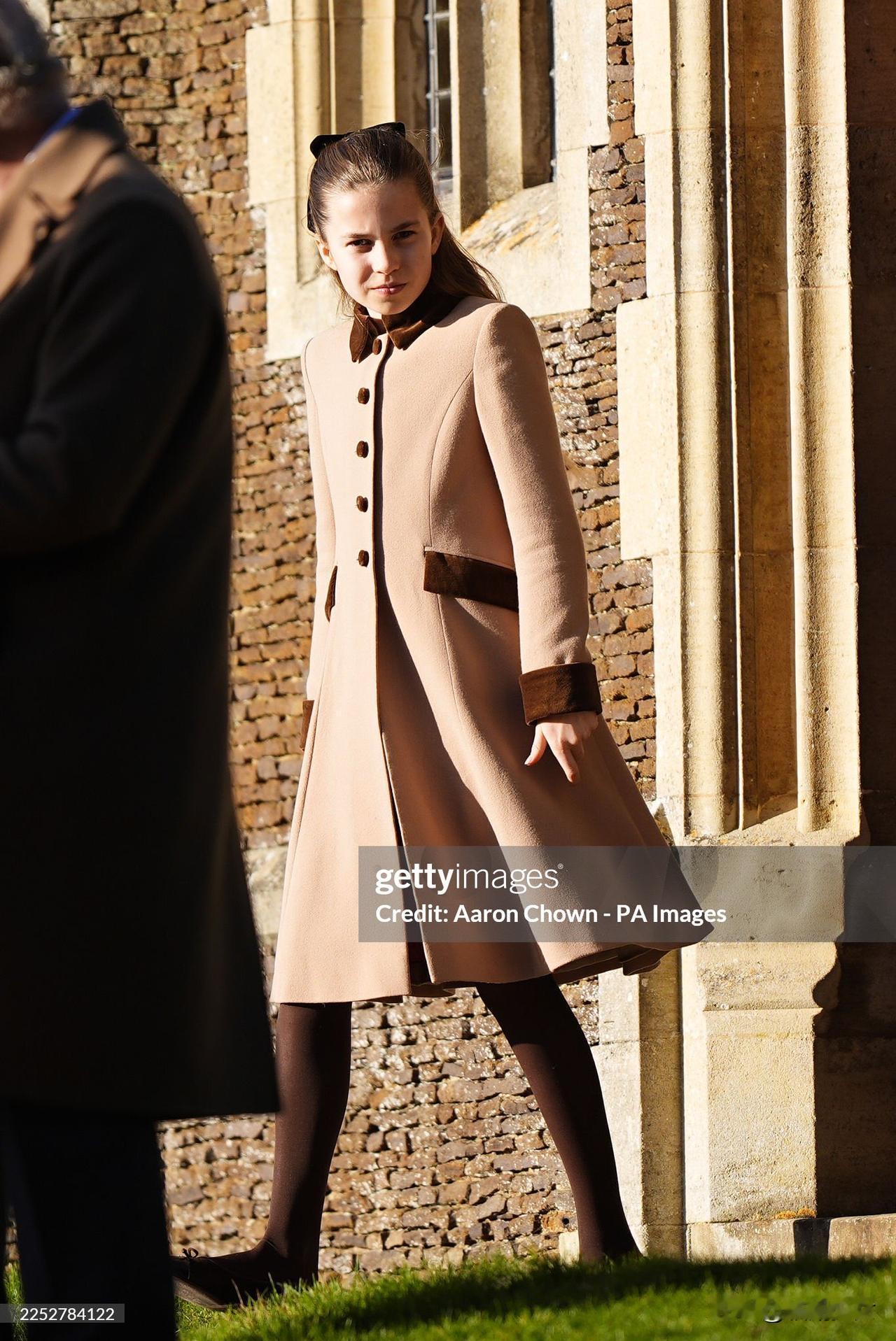 哇夏洛特公主现在好有气质好漂亮啊！今天又是一年一度的英国王室参加圣诞节礼拜的日