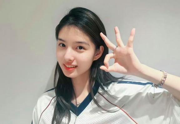 1.工作人员会特意陪着黄景瑜参加饭局，若是拍到跟同剧组女艺人同框，也能有理有据的