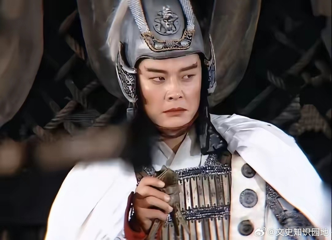 三国赤壁一战，东吴大获全胜！孙权在柴桑大宴群臣，满朝文武皆开怀畅饮，张昭举着酒