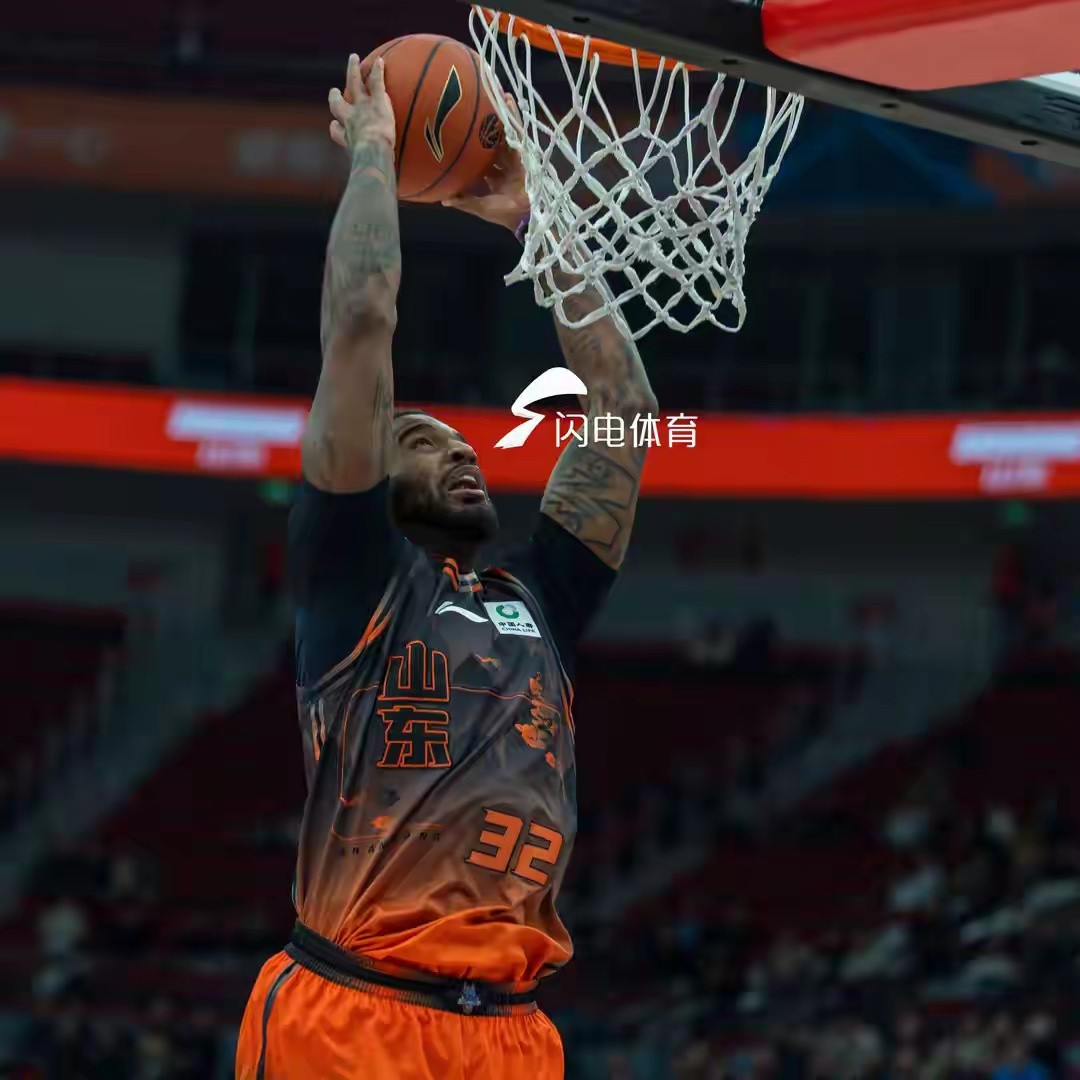 山东男篮队中三名球员感冒，陈培东返回济南康复，克里斯赛前发烧体温到了38.5度，