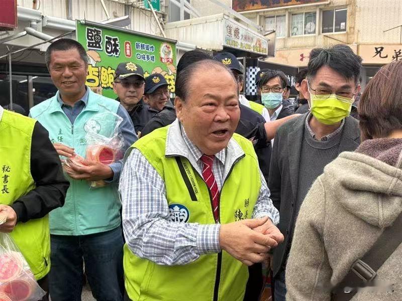 澎湖县长跌倒昏迷直升机转送高雄荣总澎湖县长陈光复今（17日，）因在下楼阶梯