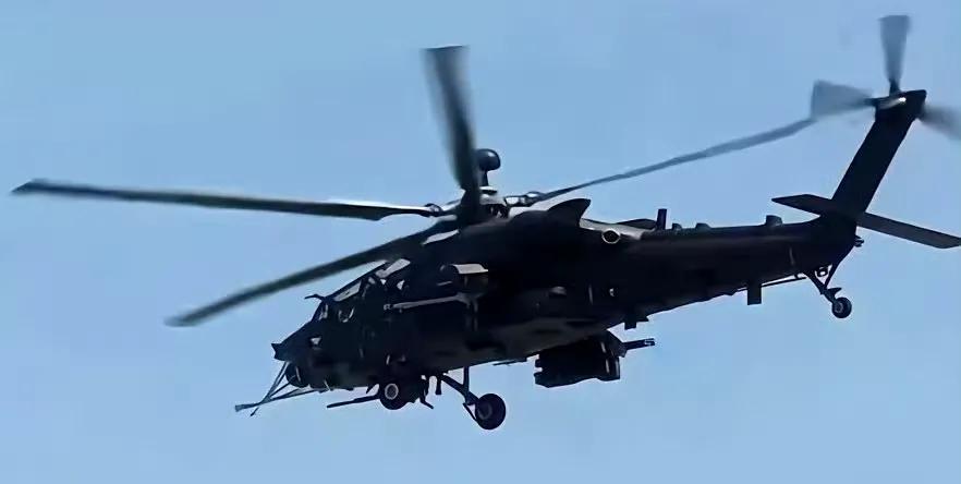 直21重型武装直升机流出最新照片，这次短翼疑似挂载了空空导弹。直21亮相半年多了