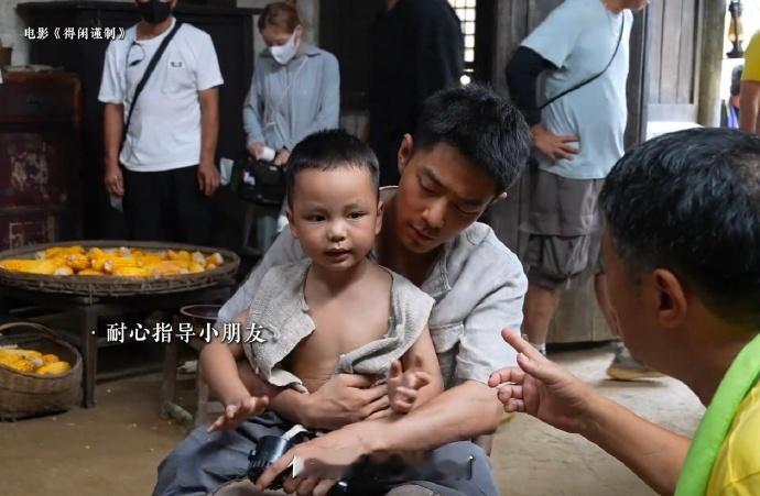 肖战叫小孩哥GO总哈哈哈哈哈哈，原来片场还有这个趣事~