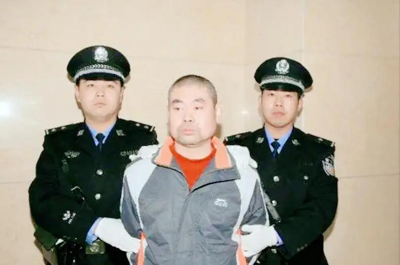承德避暑山庄博物院相关监守自盗事件文物毁坏文物犯罪文物部门监守自盗核心人物：李