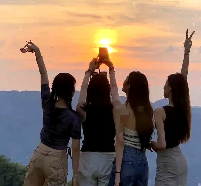 闹大了。在佛山，有一名女子，出轨多名男性，被老公发现后，做成了15业的PPT列