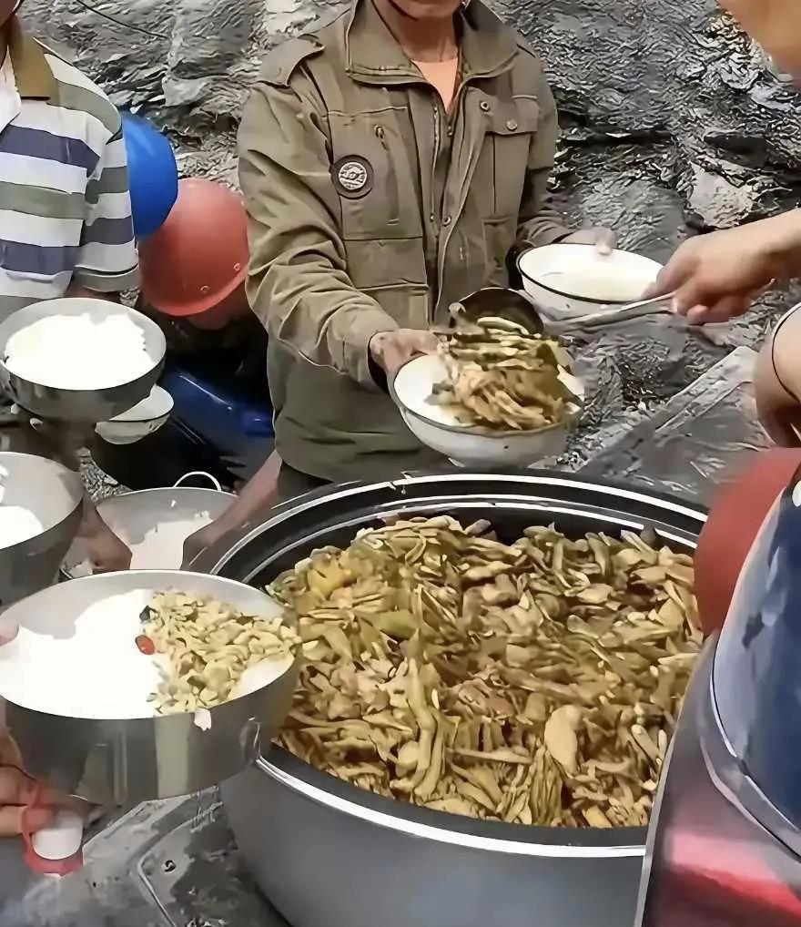 工地民工伙食PK单位食堂伙食