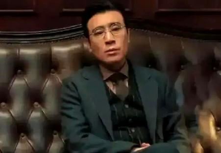 2003年有次采访，李雪健提到曾合作的于和伟，直言道：“这人骨子里坏透了，演阴险