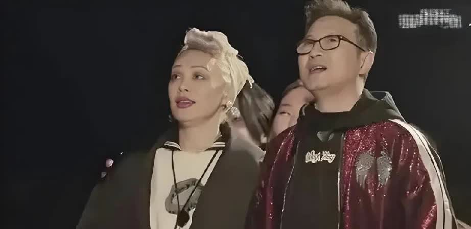 我猜过汪峰牵手宁静是为了节目效果，也猜过汪峰是真的对静姐有有意思。但