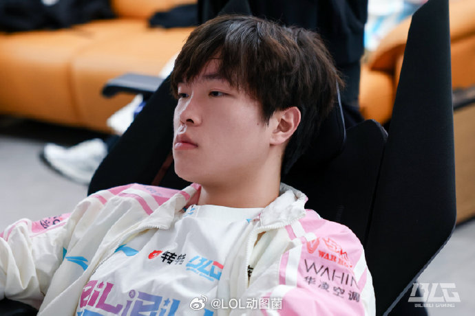 Bin哥鳄鱼世一上发挥！Bin鳄鱼对线压Xiaoxu团战爆后排真的太狠了LPL