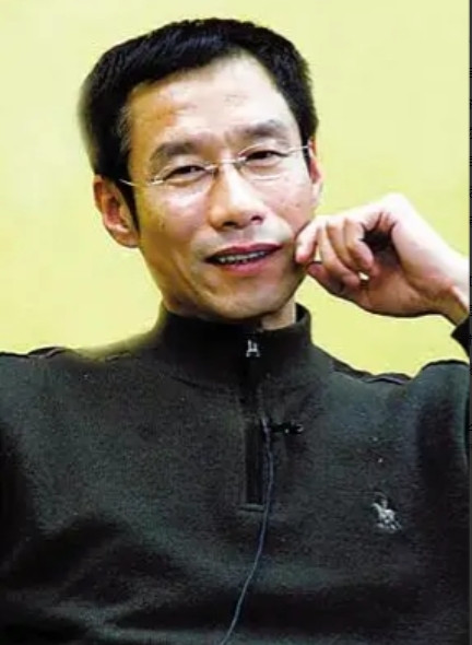 当年，陈佩斯拉着刘佩琦说：“老弟，跟我去拍一部电影咋样？”刘佩琦犹疑地说：“我